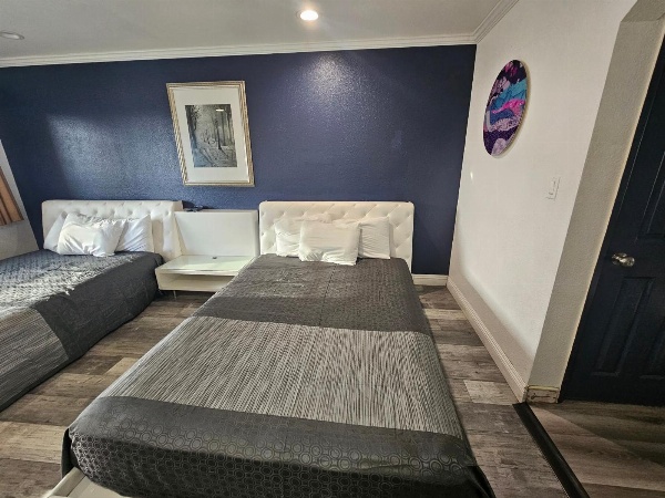 Flamingo Inn image 1