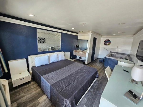 Flamingo Inn image 9